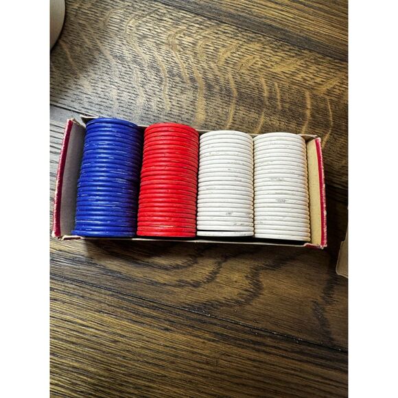 Complete set of vintage plastic poker chips in original box 100 chips. - Picture 4 of 7